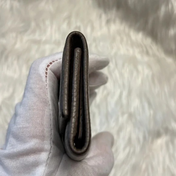 Authentic Gucci leather trifold  keychain cardholder Cute handwritten logo - Picture 4 of 16